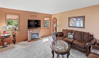 150 Lake Dr E, Annandale, MN 55302