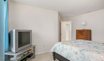 4 Cambridge Dr 4, Danbury, CT 06811