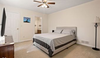 8203 Lake Tree Ln, Indianapolis, IN 46217