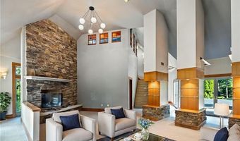 16 Hillside Rd, Cumberland, RI 02864