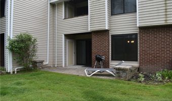 10 Southcreek Ct B, Amherst, NY 14051