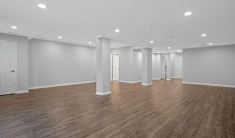 3064 N Spurway Dr, Ann Arbor, MI 48105