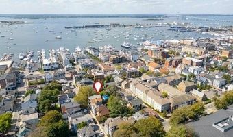 28 Young St, Newport, RI 02840
