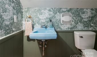 28 Ridgefield Pl, Asheville, NC 28803