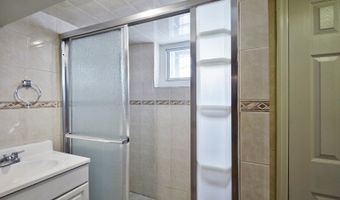 6 Levitt Ave, Bergenfield, NJ 07621