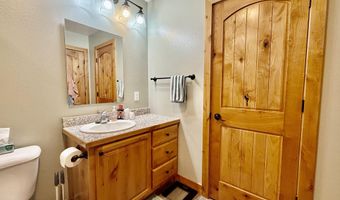 379540 N Shore Dr, Aberdeen, SD 57401
