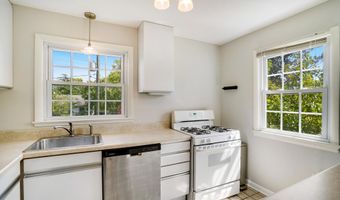 706 N CLEVELAND St, Arlington, VA 22201