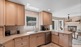 2351 Mallard Rd, Akron, OH 44319
