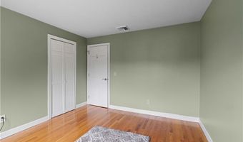 6 Varnum Ave, Bristol, RI 02809