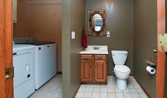 508 Rosemary Ln, Anamosa, IA 52205