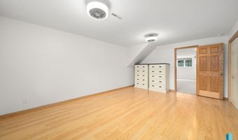 1513 E Sylvan Cir, Brandon, SD 57005