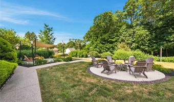15 Curtis St 101, Cranston, RI 02920