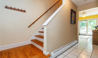 65 Jeri Lynn Cir, Warwick, RI 02886