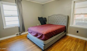 105 Park St, Batesville, MS 38606