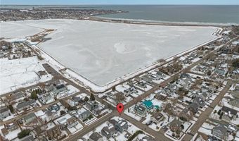 97 Eustis Ave 2, Newport, RI 02840
