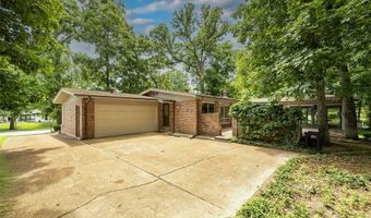 425 Kenilworth Ln, Ballwin, MO 63011