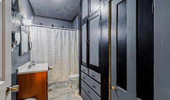 301 W Pleasant St, Aurora, MO 65605