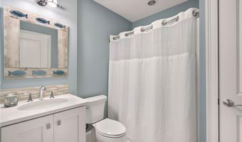 100 Algonquin Rd 13, Narragansett, RI 02882