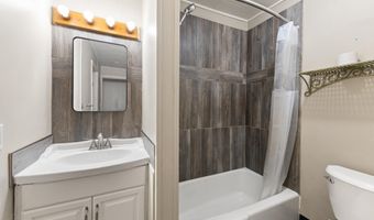 28 Central Sq, Bristol, NH 03222
