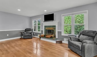 34 Serpentine Dr, Atlantic Highlands, NJ 07716