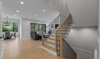 414 N MONROE St, Arlington, VA 22201