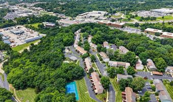2358 Hidden Meadow Ln, Ballwin, MO 63021