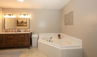 8 Riverside Dr, Allenstown, NH 03275