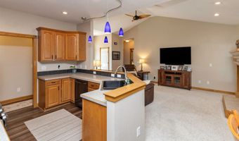 1018 Falcon Dr SE, Altoona, IA 50009