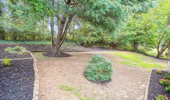 132 N GLADDEN St N, Alexandria, VA 22304