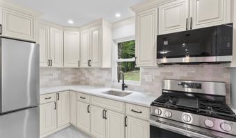 28 Spruce Mountain Rd, Danbury, CT 06810