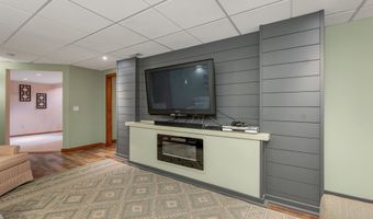 82 Pilgrim Dr, Bedford, NH 03110