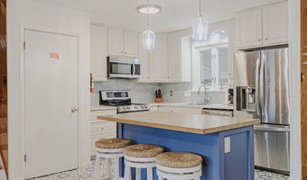 48 W BOLTON Ave, Absecon, NJ 08201