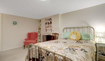 1114 N HARRISON St, Arlington, VA 22205