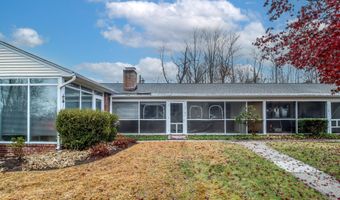 2 Arbor Dr 2, Brookfield, CT 06804