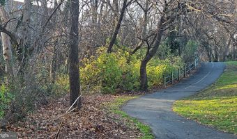 4600 S FOUR MILE RUN Dr 207, Arlington, VA 22204