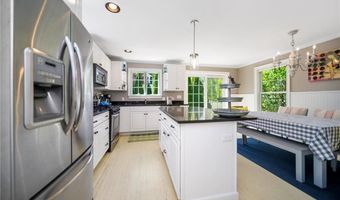 9 Casey Ct, Newport, RI 02840
