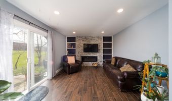 1201 N Scarlet Ct, Addison, IL 60101