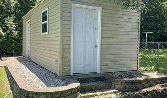 2105 Oakridge Dr, Ava, MO 65608