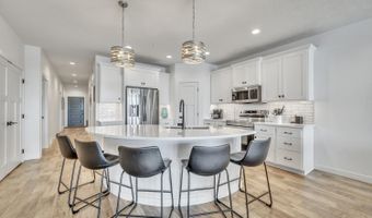 570 Linden Dr, Arnolds Park, IA 51331