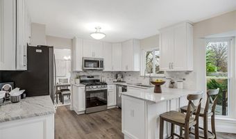 190 Oakbriar Farm Dr, Ballwin, MO 63021