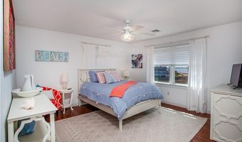 53 Stanton Ave, Narragansett, RI 02882