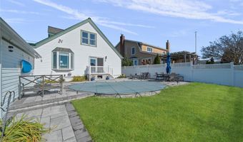38 Bayside Pl, Amityville, NY 11701