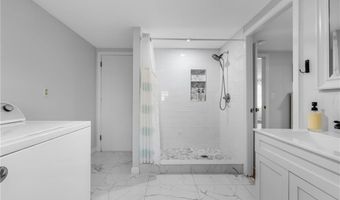 384 Valley Rd, Middletown, RI 02842