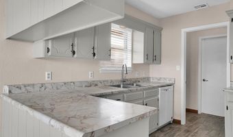 2108 Galaxy Dr, Altus, OK 73521
