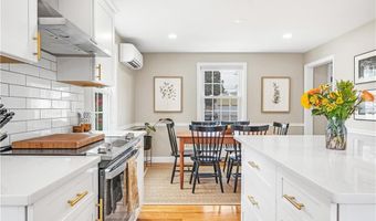 25 Marshall Way, East Providence, RI 02916