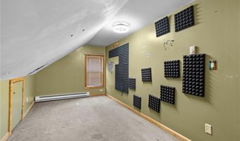 43 Pearl St, Lincoln, RI 02838