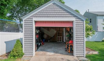 24 Southmayd St, Newport, RI 02840