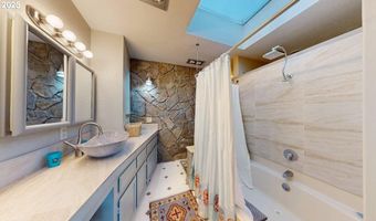 222 DEL NORTE Ln 8, Brookings, OR 97415