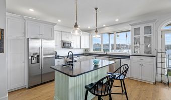 51 Bridge St, Belfast, ME 04915