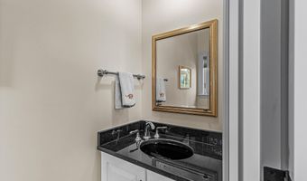 551 Strawberry Ln, Ashland, OR 97520